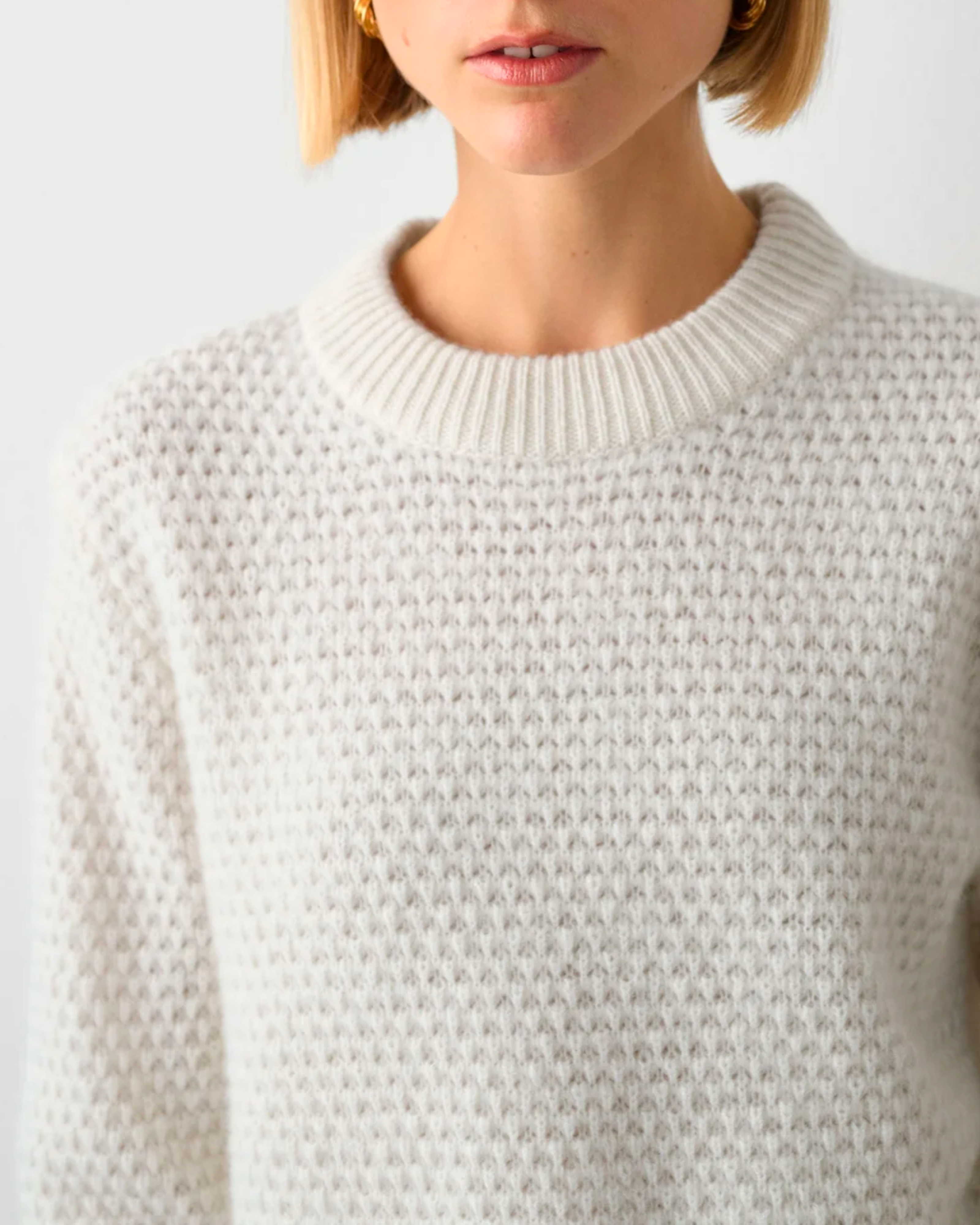 White + Warren Cashmere Textured Crewneck Sweater in Soft White
