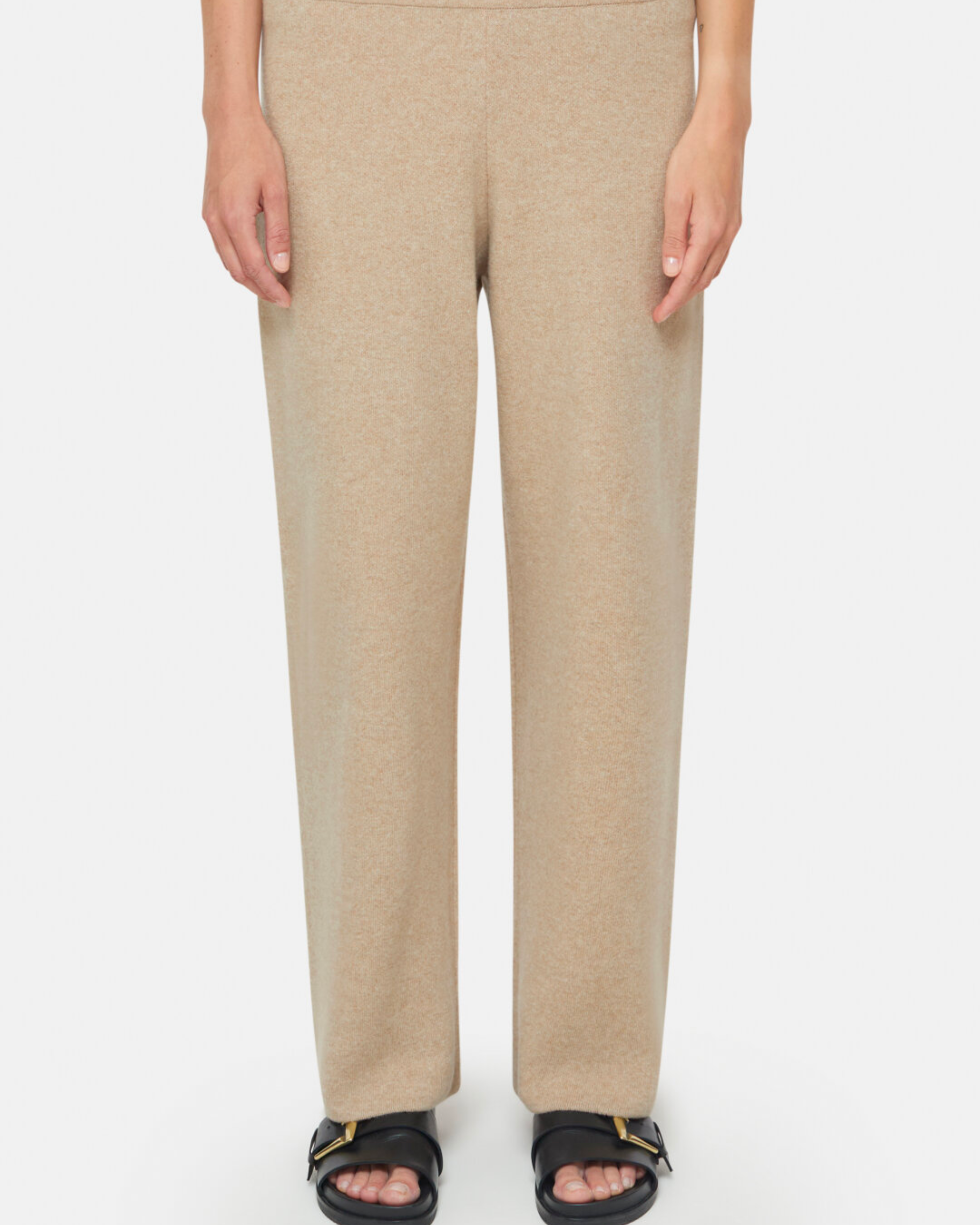 Closed Knitted Jogger in Chino Beige