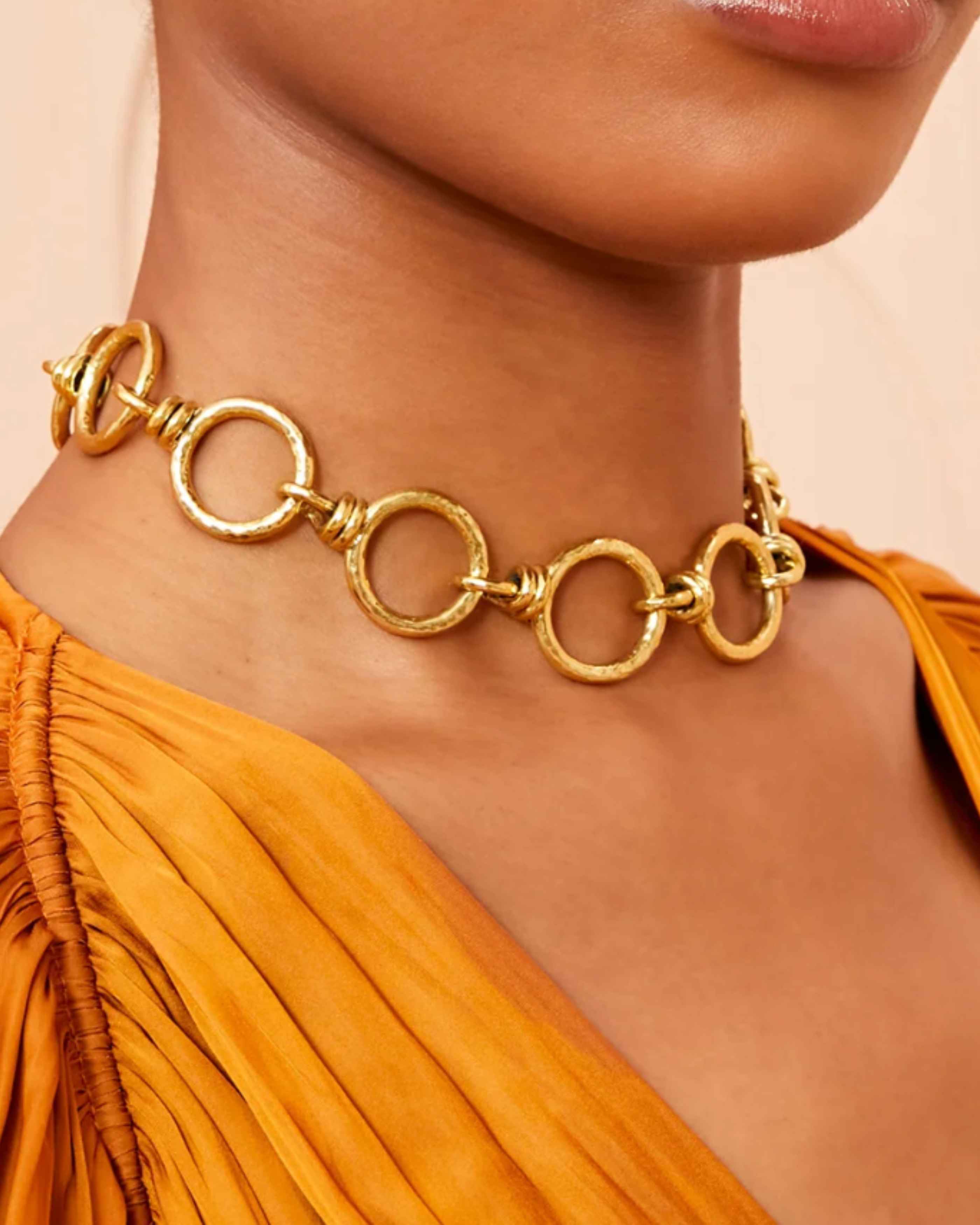 Ulla Johnson Hammered Circle Chain Necklace in Brass