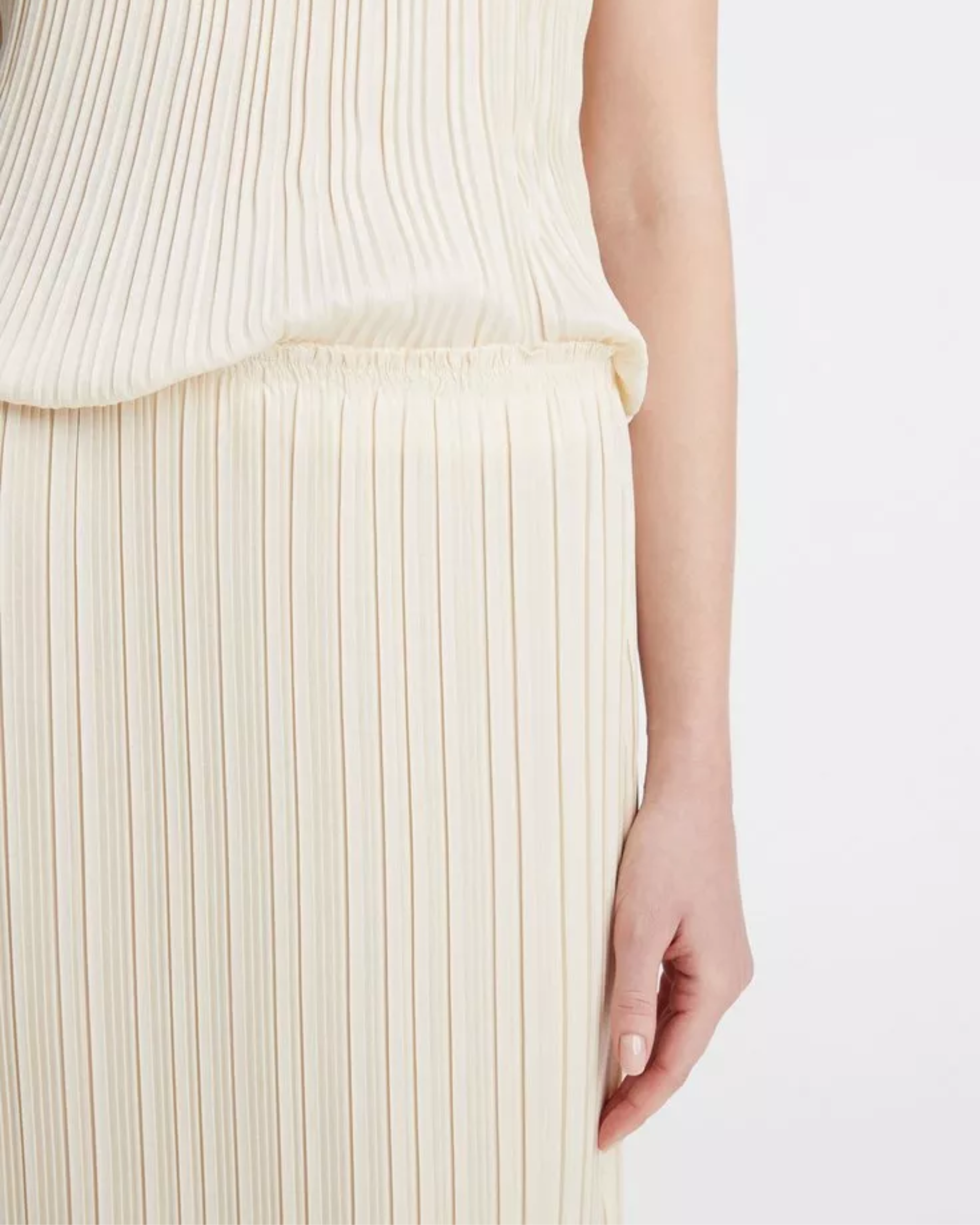 Vince Pleated Straight Pull-On Skirt in Bell
