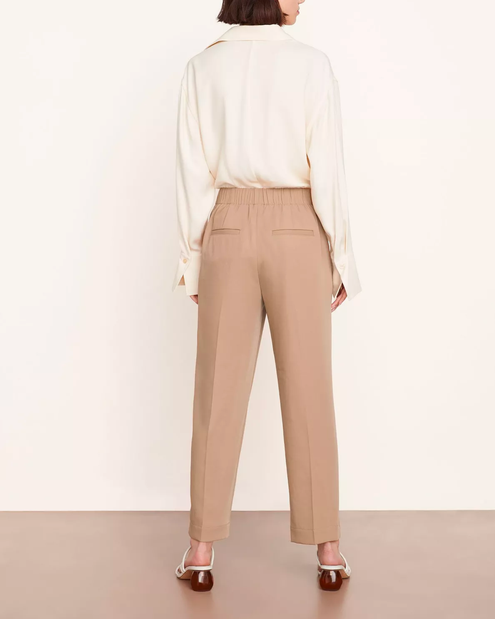 Vince Tapered Pull on Pant in Sandshell