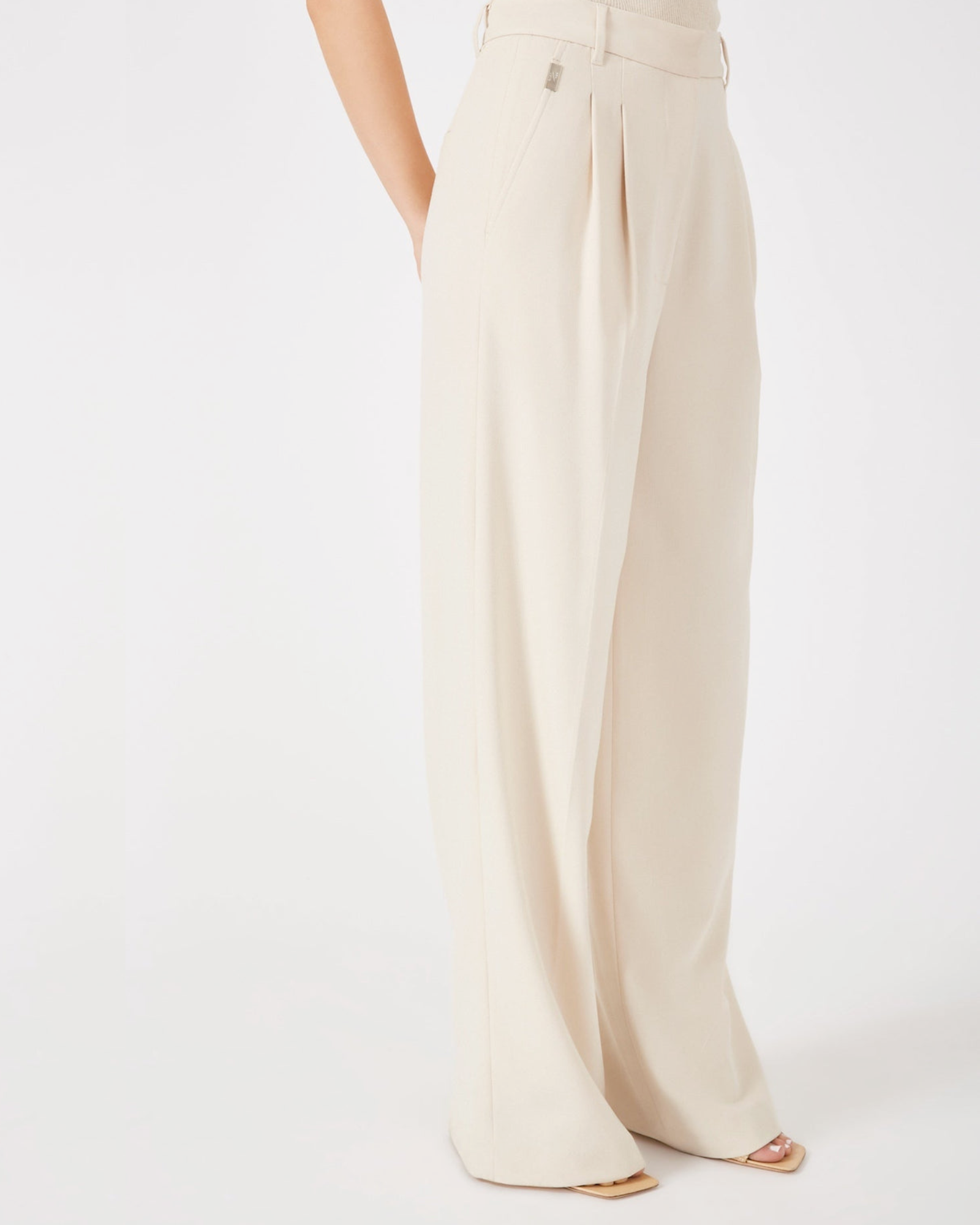 Grey/Ven The Maccaden Pleated Pant in Natural